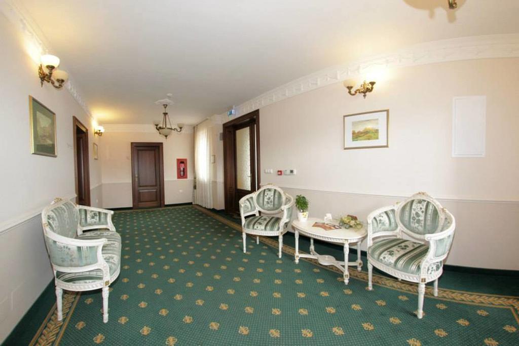 Hotel Slavia Salonta Buitenkant foto