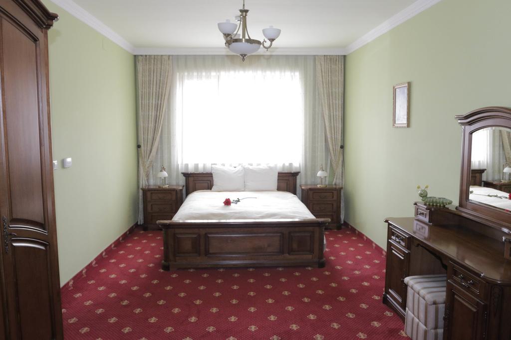 Hotel Slavia Salonta Buitenkant foto