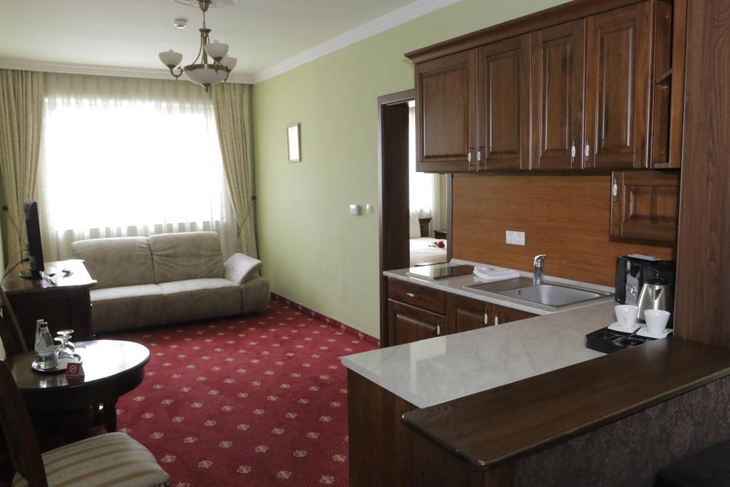 Hotel Slavia Salonta Buitenkant foto