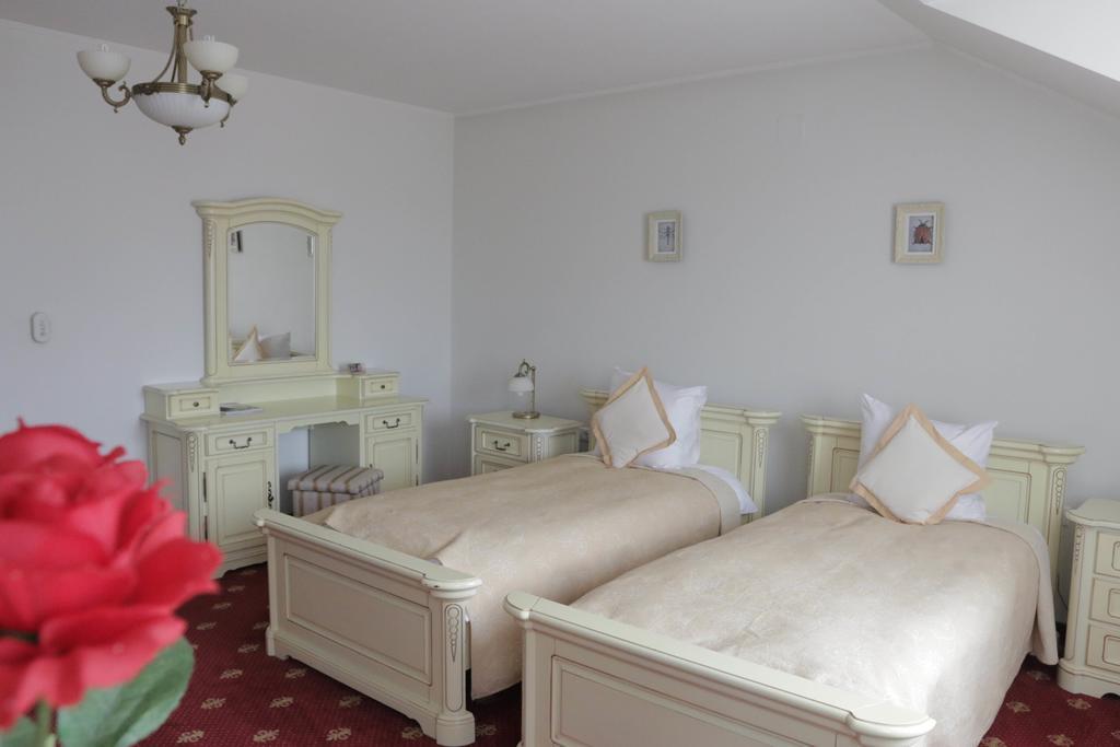 Hotel Slavia Salonta Buitenkant foto