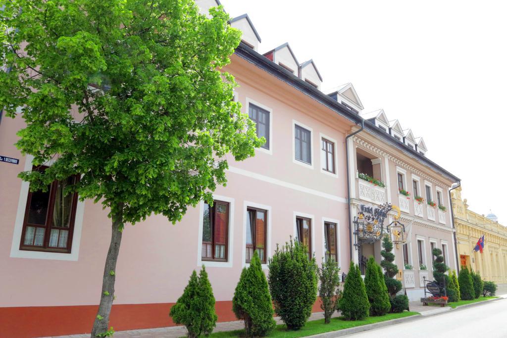 Hotel Slavia Salonta Buitenkant foto