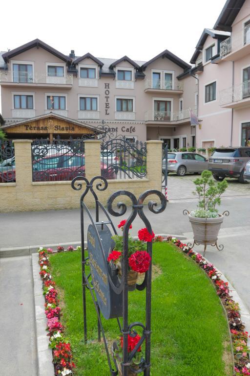 Hotel Slavia Salonta Buitenkant foto