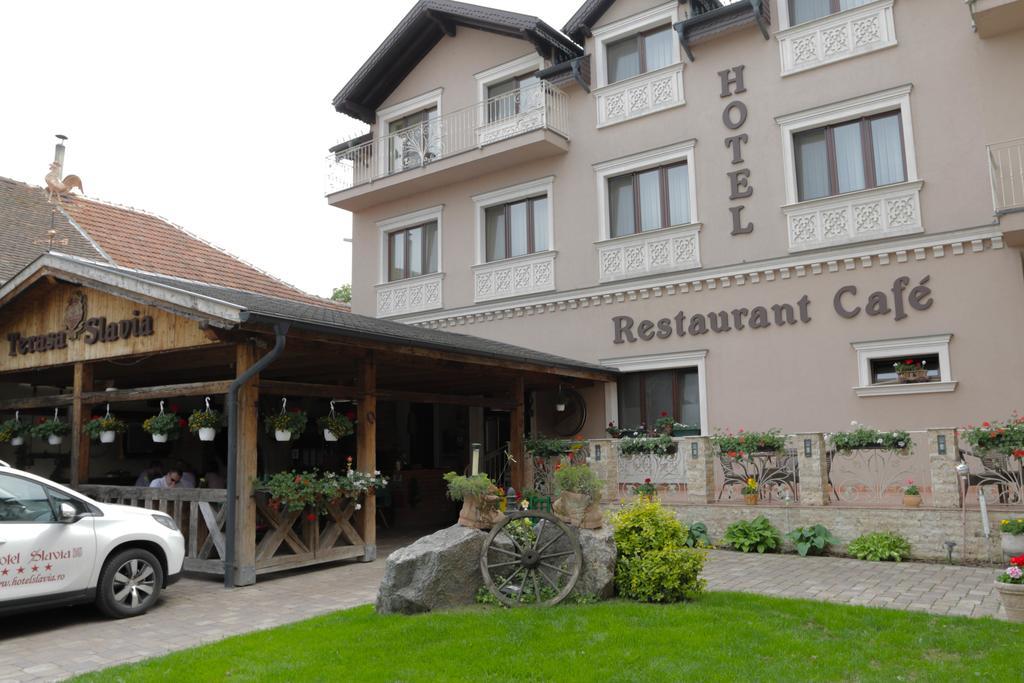 Hotel Slavia Salonta Buitenkant foto