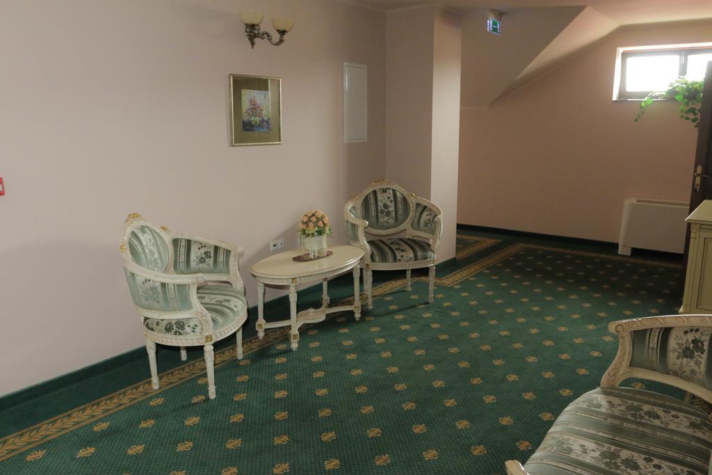 Hotel Slavia Salonta Buitenkant foto