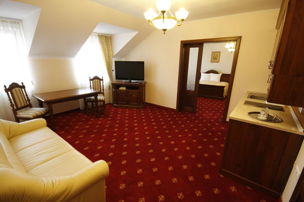 Hotel Slavia Salonta Buitenkant foto