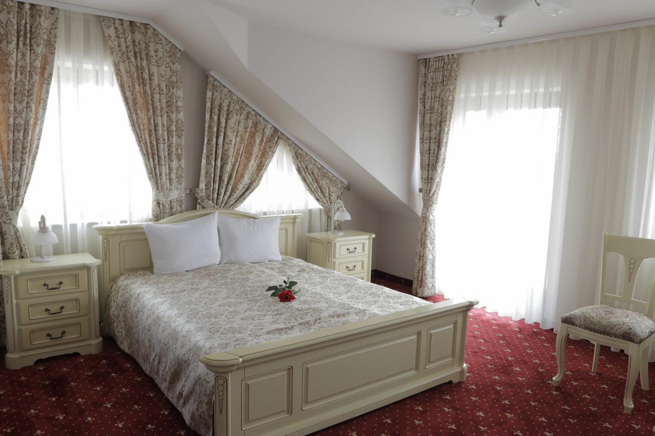 Hotel Slavia Salonta Buitenkant foto