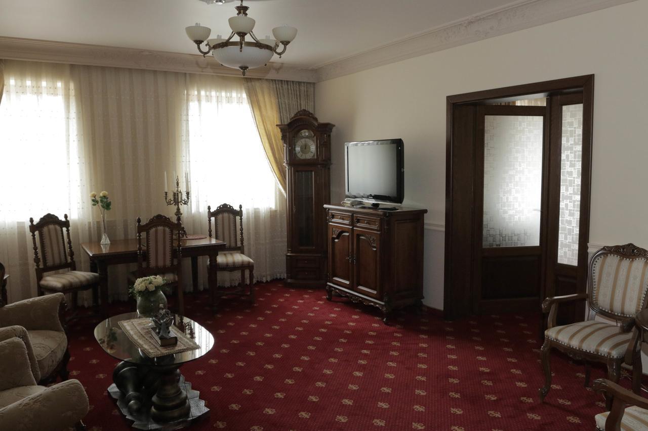 Hotel Slavia Salonta Buitenkant foto