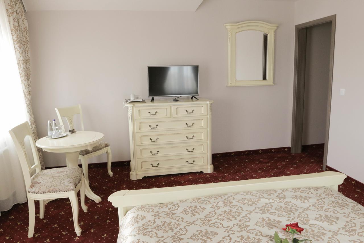 Hotel Slavia Salonta Buitenkant foto