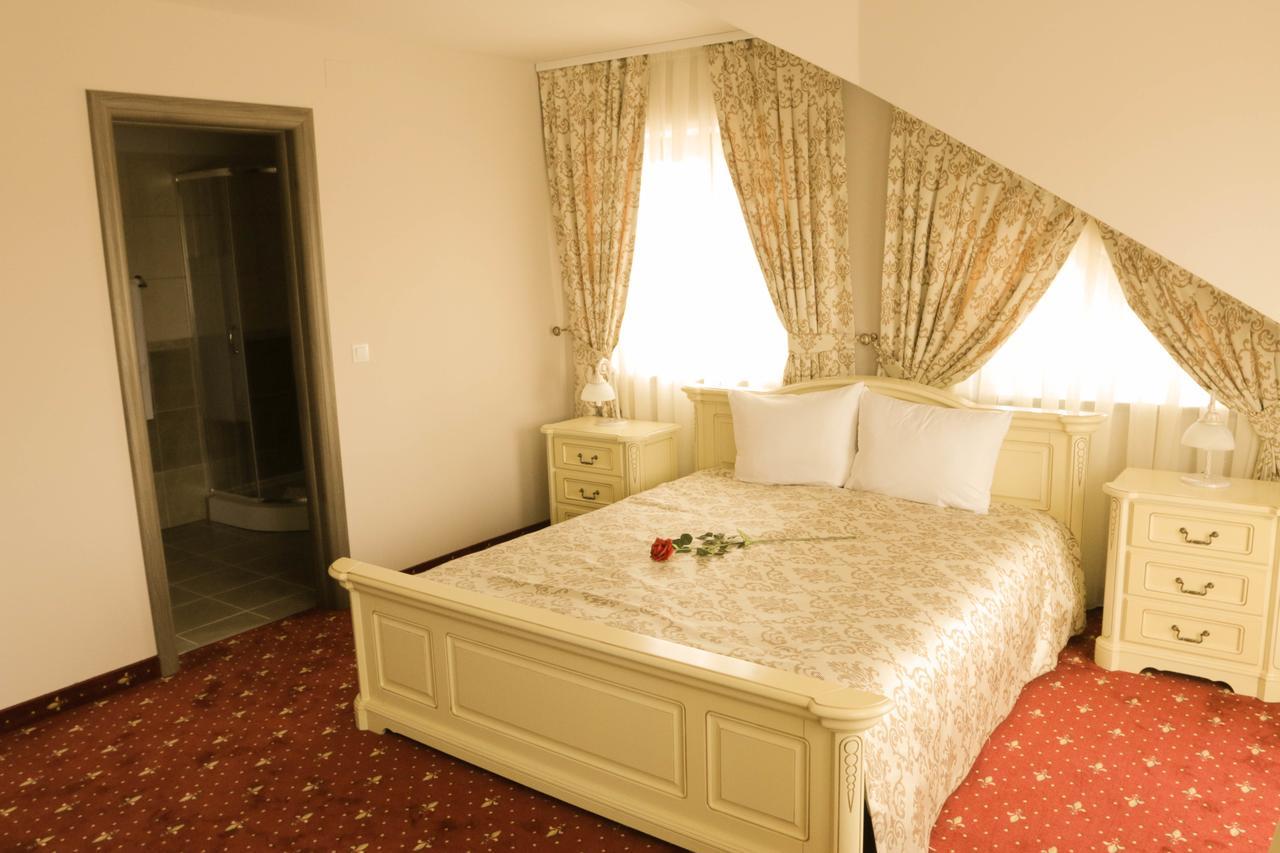 Hotel Slavia Salonta Buitenkant foto